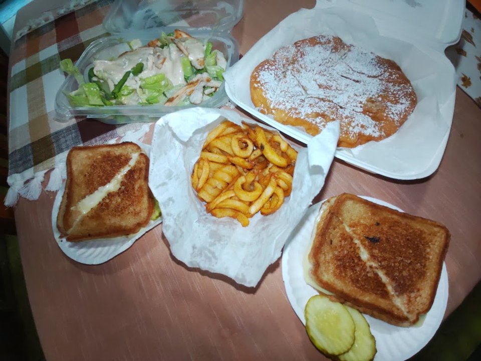 Hamburger, cheeseburger, and grilled cheese choices.
